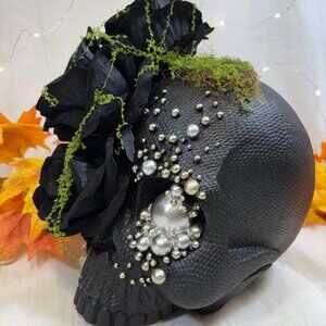 Halloween Glam Floral Black Roses Skull Pearls Moss Figure Centerpiece RARE